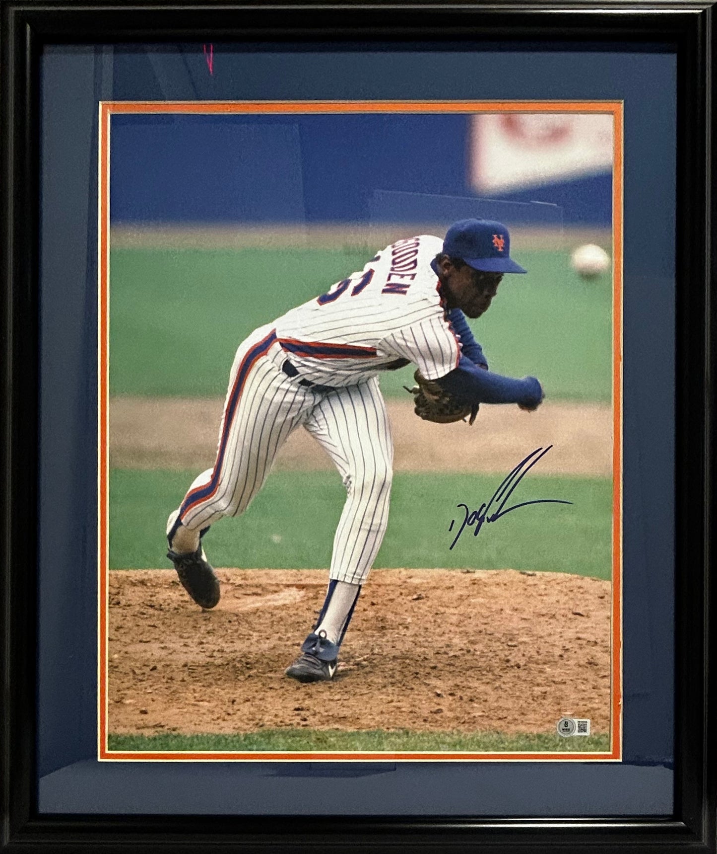 NEW YORK METS DOC GOODEN SIGNED 16X20 PHOTO DOUBLE MATTED AND FRAME CERTIFIED BECKETT