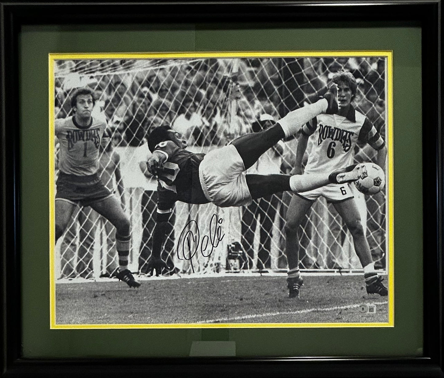 PELE SIGNED 16X20 DOUBLE MATTED AND FRAMED 20X24 CERTIFIED BECKETT