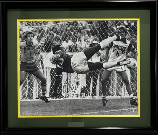 PELE SIGNED 16X20 DOUBLE MATTED AND FRAMED 20X24 CERTIFIED BECKETT